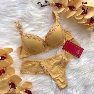 Beautiful set in microfiber new with tags.